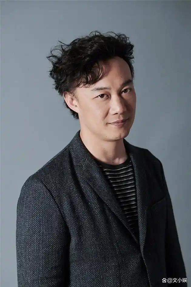为何陈奕迅演唱会老是摔倒 敬业精神引发热议